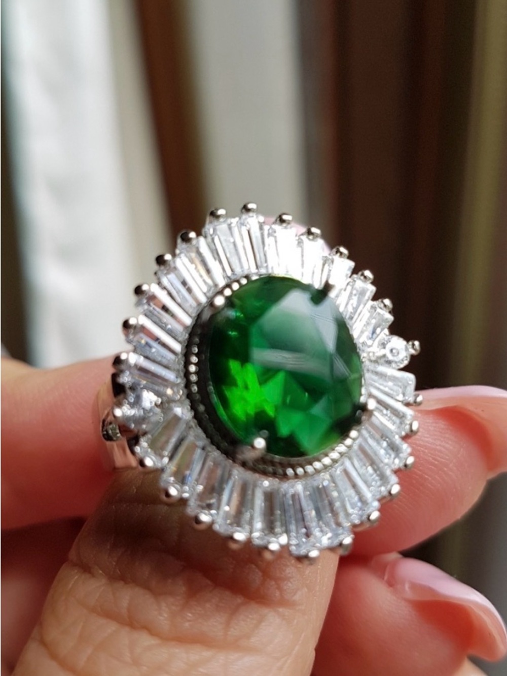 Swarovski Elements 925 Silver Emerald Green Oval Baguette Starburst Ring NEW - Picture 1 of 15